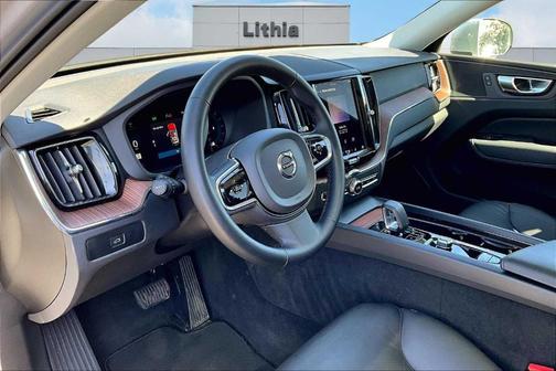2023 Volvo XC60 B5 Plus Bright Theme