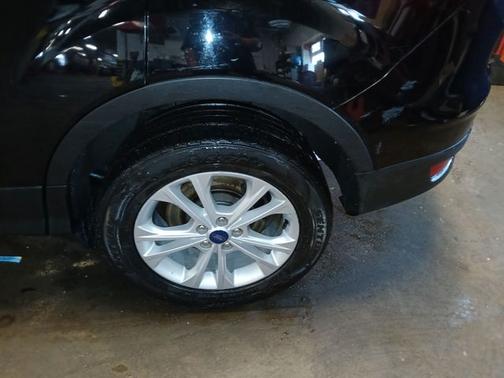 SHADOW BLACK 2017 Ford Escape SE