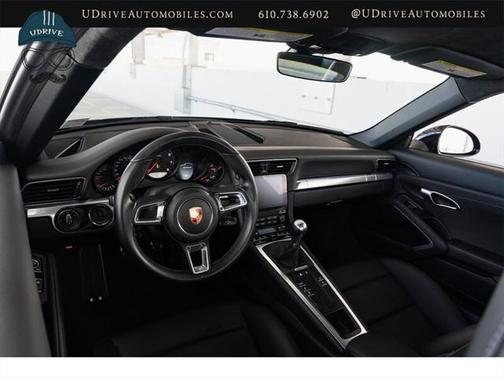 2019 Porsche 911 Carrera