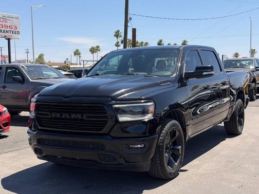 Diamond Black Crystal Pearlcoat 2019 RAM 1500 Big Horn