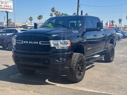 Diamond Black Crystal Pearlcoat 2019 RAM 2500 Big Horn Crew Cab 4x4 6'4' Box
