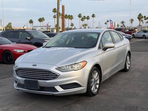 Ingot Silver 2017 Ford Fusion Hybrid SE