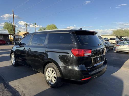 2017 Kia Sedona LX