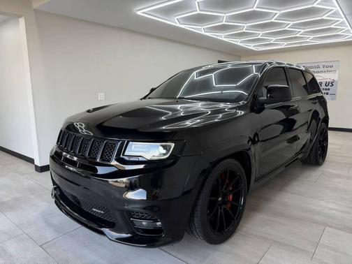 Diamond Black Crystal Pearlcoat 2018 Jeep Grand Cherokee SRT