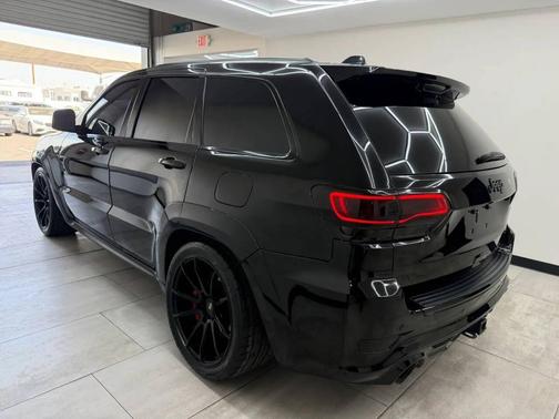 Diamond Black Crystal Pearlcoat 2018 Jeep Grand Cherokee SRT