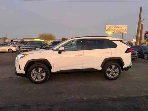 Ice Cap 2024 Toyota RAV4 XLE