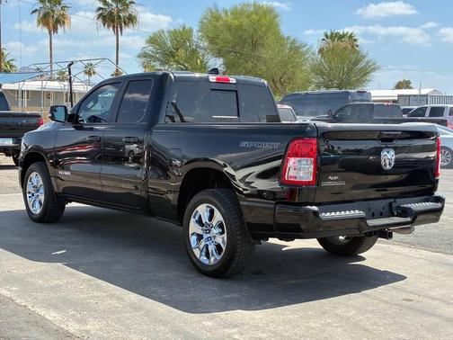 Diamond Black Crystal Pearlcoat 2022 RAM 1500 Big Horn/Lone Star