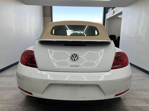 White 2016 Volkswagen Beetle 1.8T SE