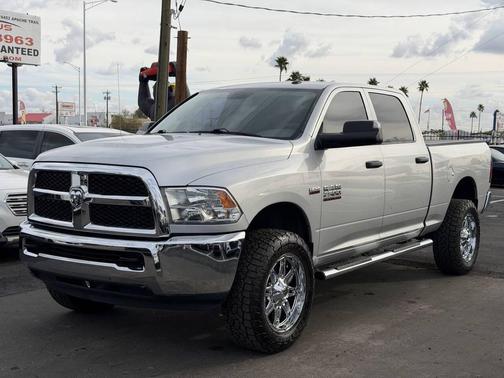 2017 RAM 2500 Tradesman Crew Cab 4x4 6'4' Box