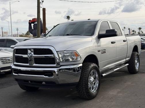2017 RAM 2500 Tradesman Crew Cab 4x4 6'4' Box