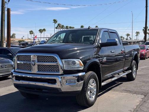 Brilliant Black Crystal Pearlcoat 2016 RAM 3500 Laramie