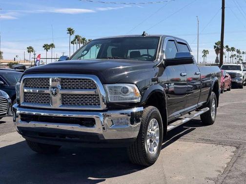 Brilliant Black Crystal Pearlcoat 2016 RAM 3500 Laramie