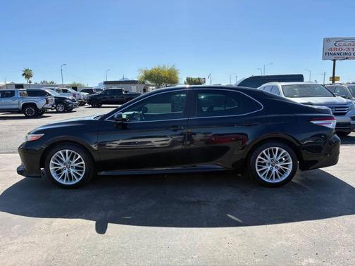 Midnight Black Metallic 2018 Toyota Camry XLE