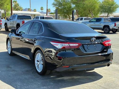 Midnight Black Metallic 2018 Toyota Camry XLE