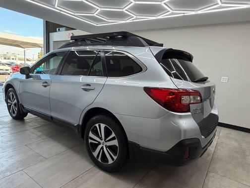 Ice Silver Metallic 2018 Subaru Outback 2.5i Limited
