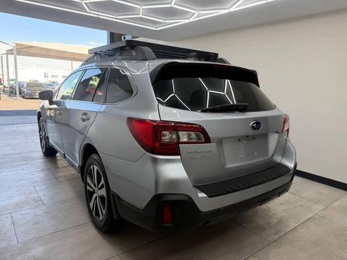 Ice Silver Metallic 2018 Subaru Outback 2.5i Limited