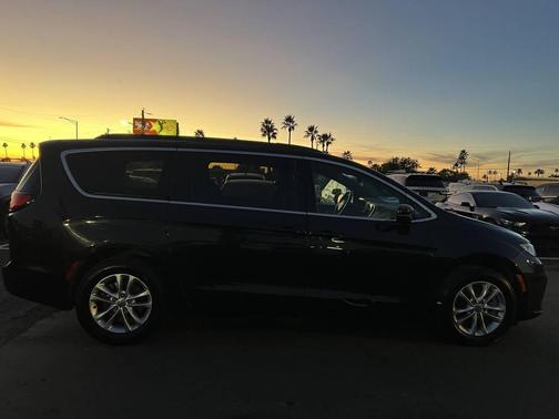 2022 Chrysler Pacifica Touring AWD