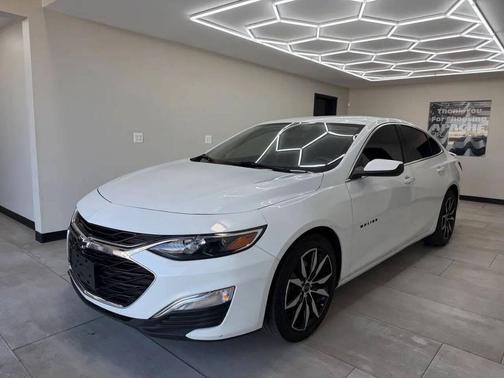 Summit White 2022 Chevrolet Malibu FWD RS