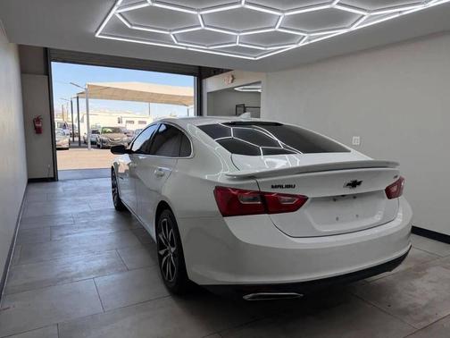 Summit White 2022 Chevrolet Malibu FWD RS