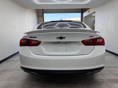 Summit White 2022 Chevrolet Malibu FWD RS