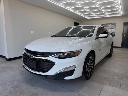 Summit White 2022 Chevrolet Malibu FWD RS