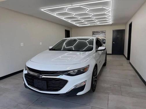 Summit White 2022 Chevrolet Malibu FWD RS