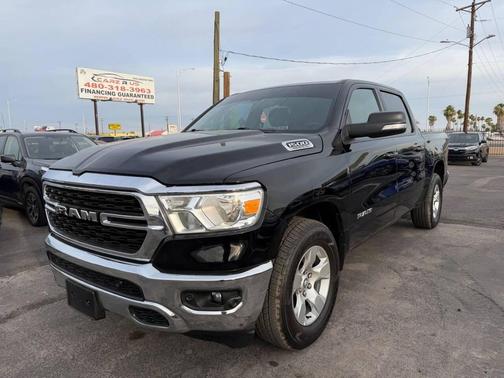 Diamond Black Crystal Pearlcoat 2023 RAM 1500 Big Horn/Lone Star