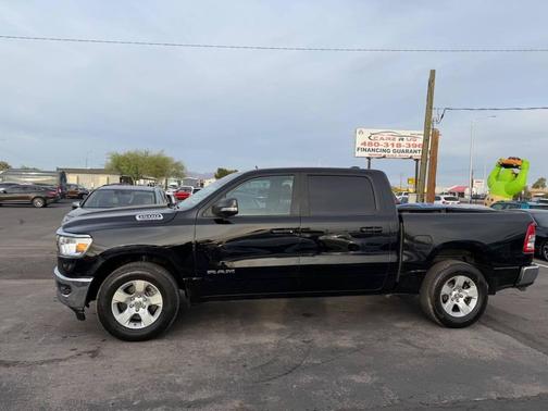 Diamond Black Crystal Pearlcoat 2023 RAM 1500 Big Horn/Lone Star