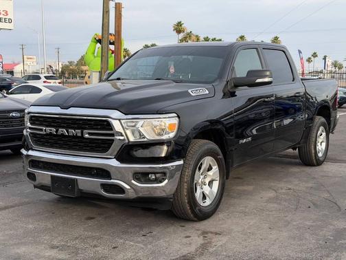 Diamond Black Crystal Pearlcoat 2023 RAM 1500 Big Horn/Lone Star