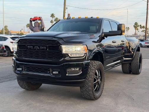 Diamond Black Crystal Pearlcoat 2019 RAM 3500 Limited Mega Cab 4x4 6'4' Box