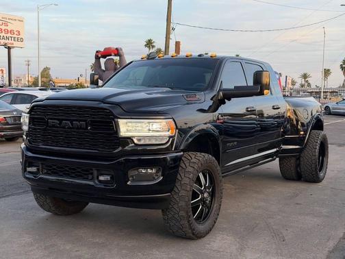 Diamond Black Crystal Pearlcoat 2019 RAM 3500 Limited Mega Cab 4x4 6'4' Box