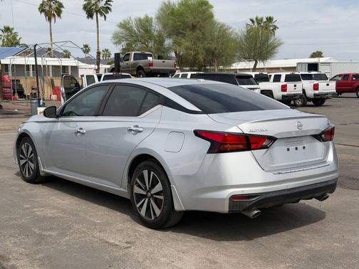 Brilliant Silver Metallic 2022 Nissan Altima 2.5 SV