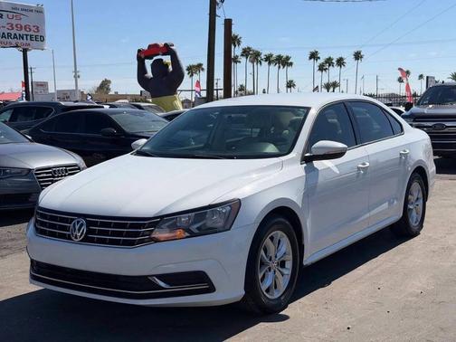 Pure White 2018 Volkswagen Passat 2.0T S