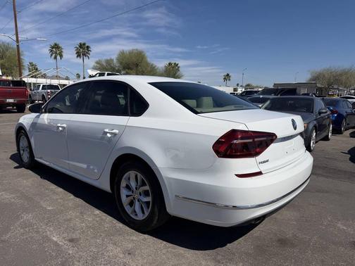 Pure White 2018 Volkswagen Passat 2.0T S