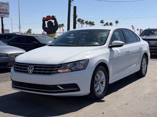 Pure White 2018 Volkswagen Passat 2.0T S