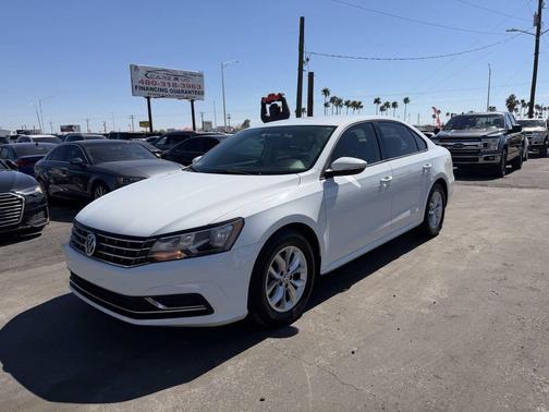 Pure White 2018 Volkswagen Passat 2.0T S