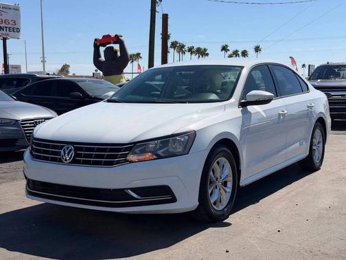 Pure White 2018 Volkswagen Passat 2.0T S