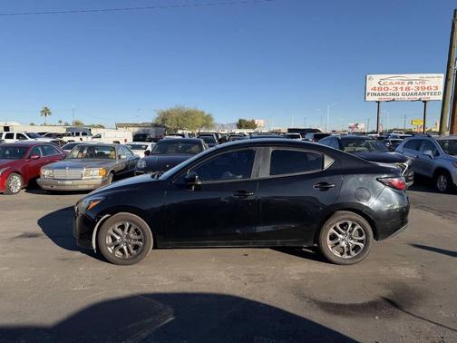 2019 Toyota Yaris Sedan LE