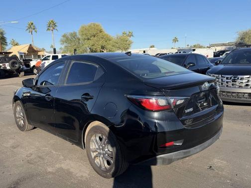 2019 Toyota Yaris Sedan LE