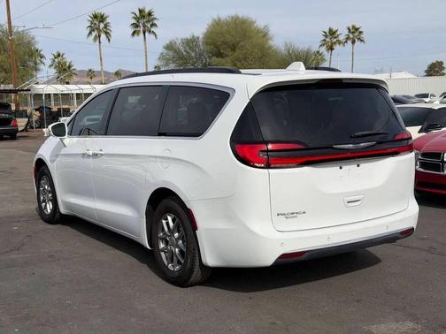 Bright White Clearcoat 2021 Chrysler Pacifica Touring