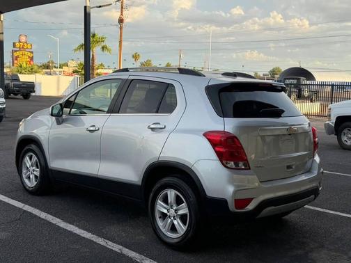 Silver Ice Metallic 2019 Chevrolet Trax LT