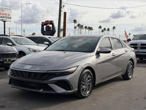 2024 Hyundai ELANTRA SEL