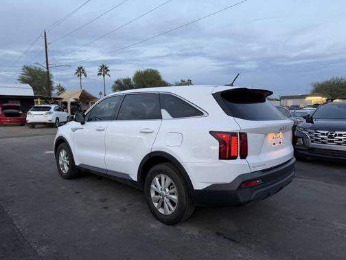 2023 Kia Sorento LX