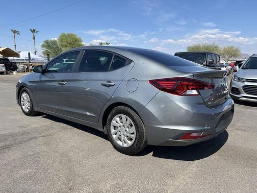 2019 Hyundai ELANTRA SE