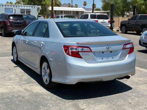 Classic Silver Metallic 2013 Toyota Camry SE