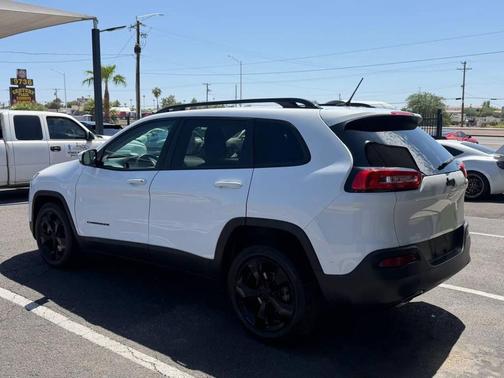 Bright White Clearcoat 2018 Jeep Cherokee Latitude