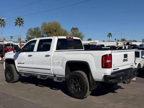 White 2019 GMC Sierra 2500 Denali