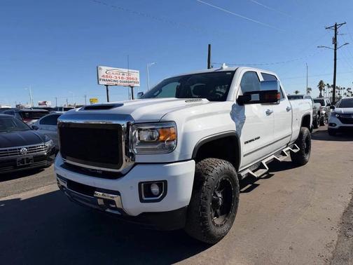 White 2019 GMC Sierra 2500 Denali