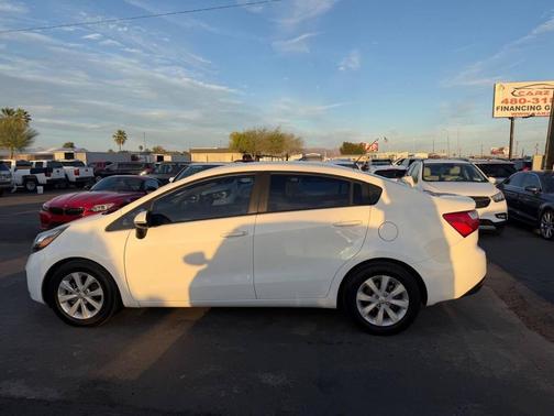 Clear White 2013 Kia Rio EX