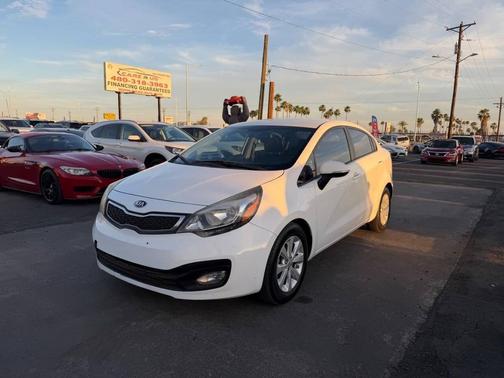 Clear White 2013 Kia Rio EX